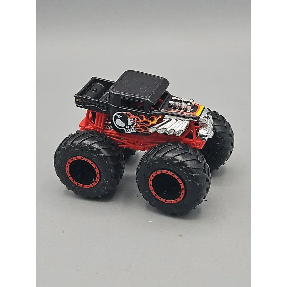 Hot Wheels Monster Jam Truck 1:64 Bone Shaker Diecast Flame Black Red